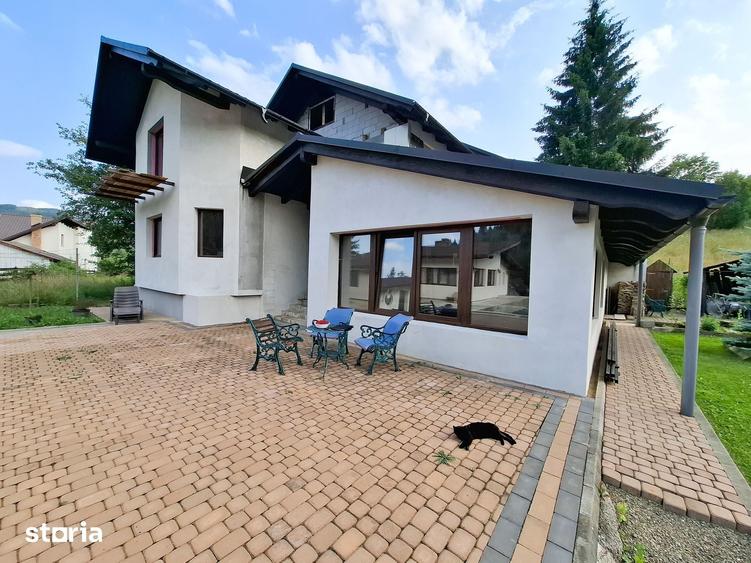 Casă cu 10 camere cu Teren 1850 Mp în Sucevița