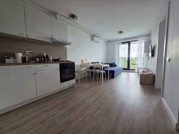Apartament cu 2 camere semidecomandat, mobilat în Tomis Nord