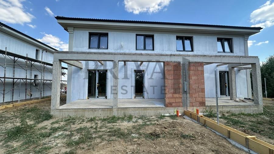 Duplex cu 5 camere cu Canalizare în Moșnița Nouă