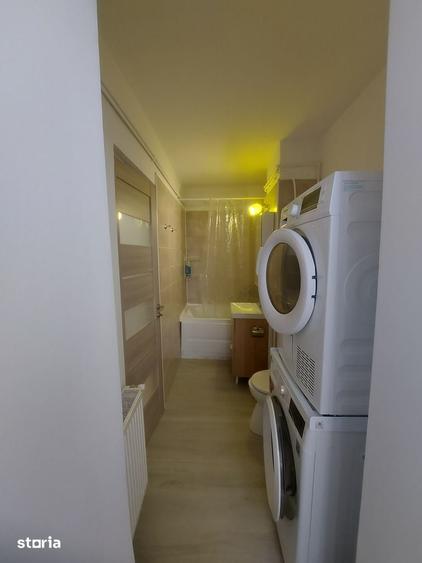 Apartament cu 3 camere decomandat în Micro 4