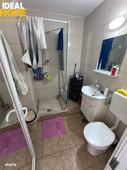 Apartament cu 3 camere semidecomandat în Alexandru cel Bun