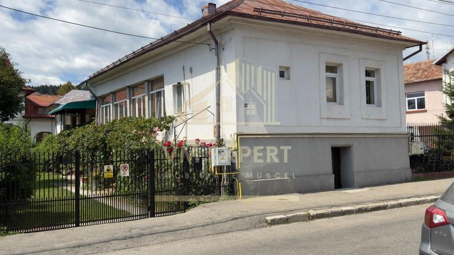 Casă cu 5 camere cu Teren 456 Mp în Ultracentral