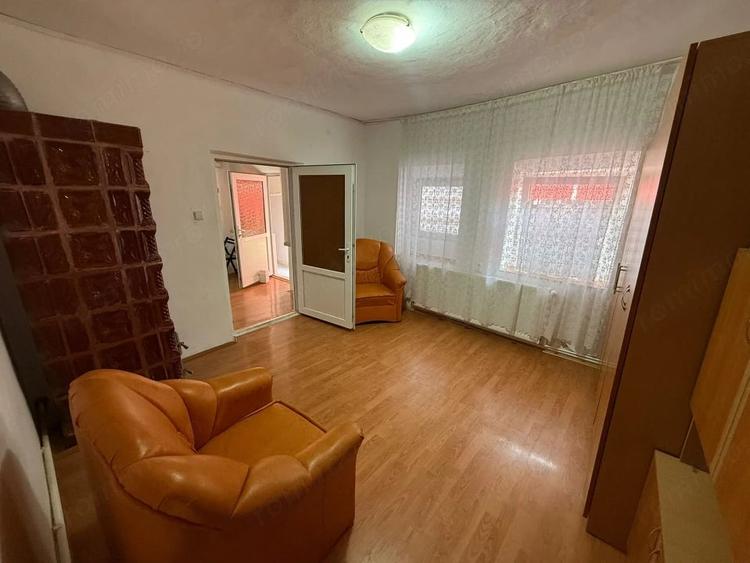 Casă cu 4 camere cu Teren 240 Mp în Păcii