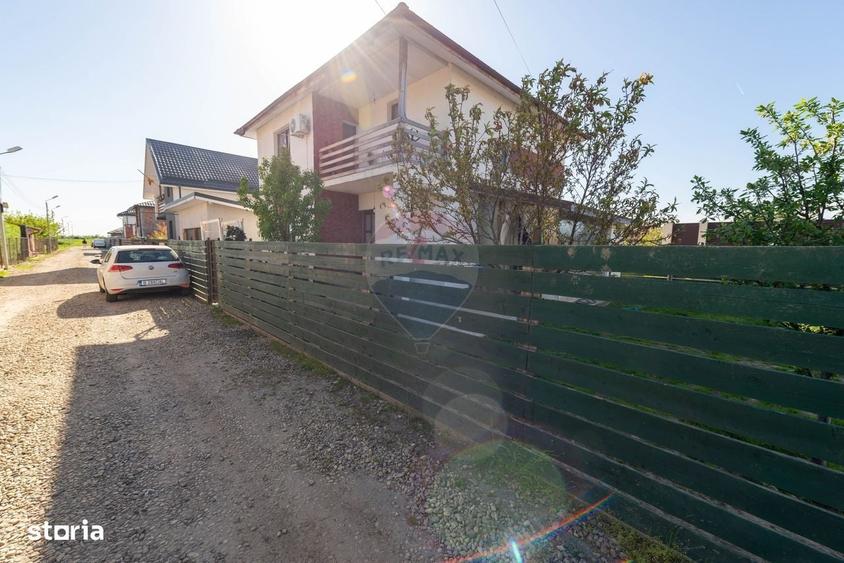 Casă cu 4 camere în Săbăreni