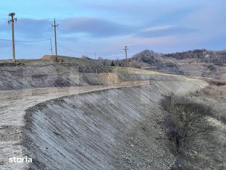 Teren de 5200 mp, în Ponor