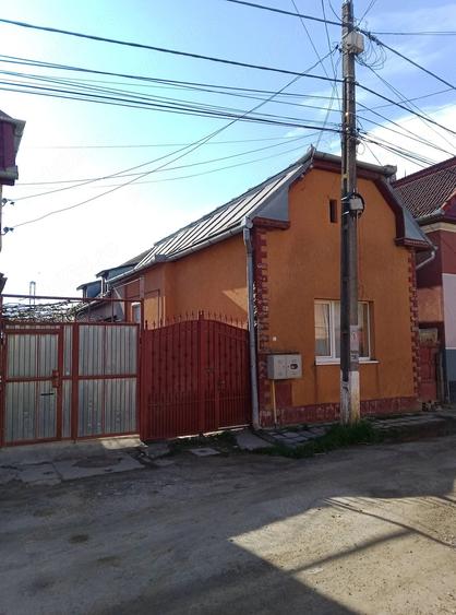 Casă cu 3 camere cu Teren 374 Mp în Central