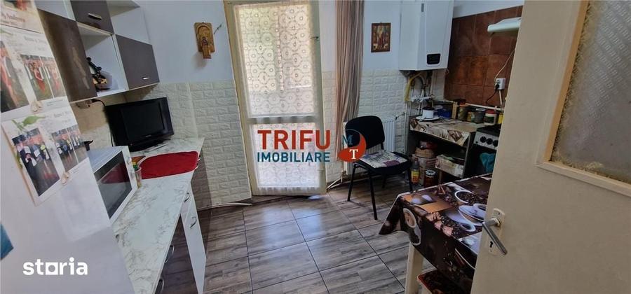 Apartament cu 3 camere decomandat în Cetate