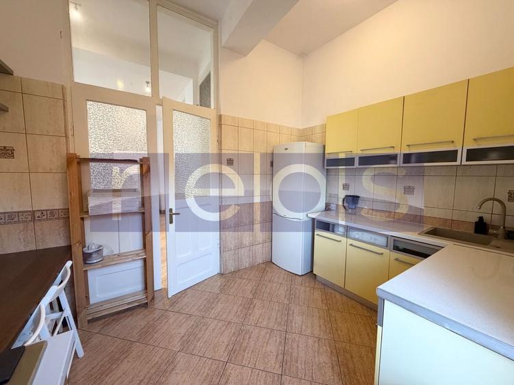 Apartament cu 3 camere semidecomandat, mobilat în Primăverii