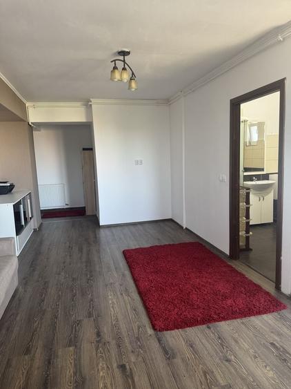 Apartament cu 3 camere decomandat în IAR