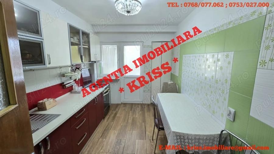 Apartament cu 4 camere decomandat în Central