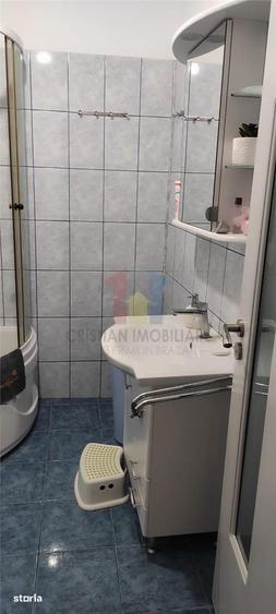 Apartament cu 3 camere, mobilat în Școlilor
