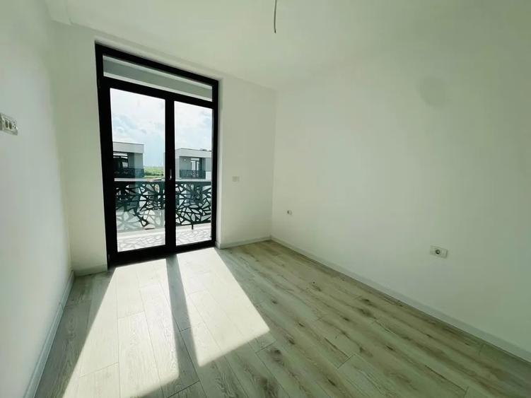 Duplex cu 5 camere cu Canalizare în Mehala