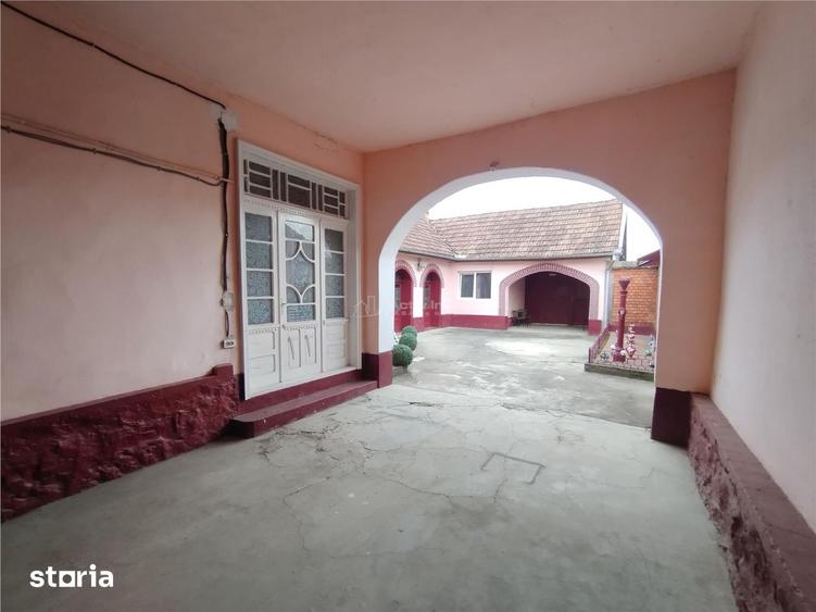 Casă cu 6 camere cu Canalizare în Răcășdia