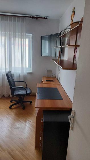 Apartament cu 3 camere decomandat în Cetate