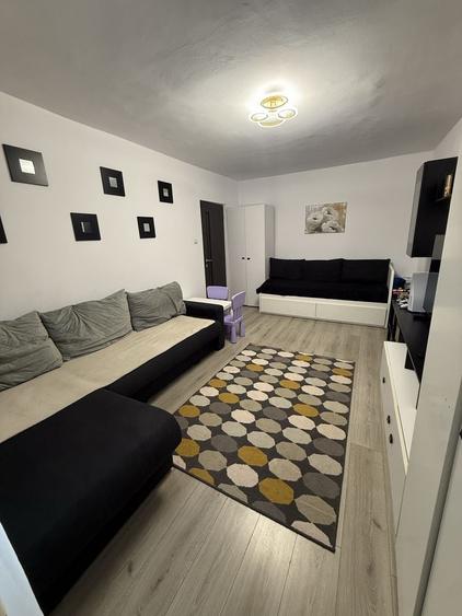 Apartament cu 2 camere decomandat în Trocadero