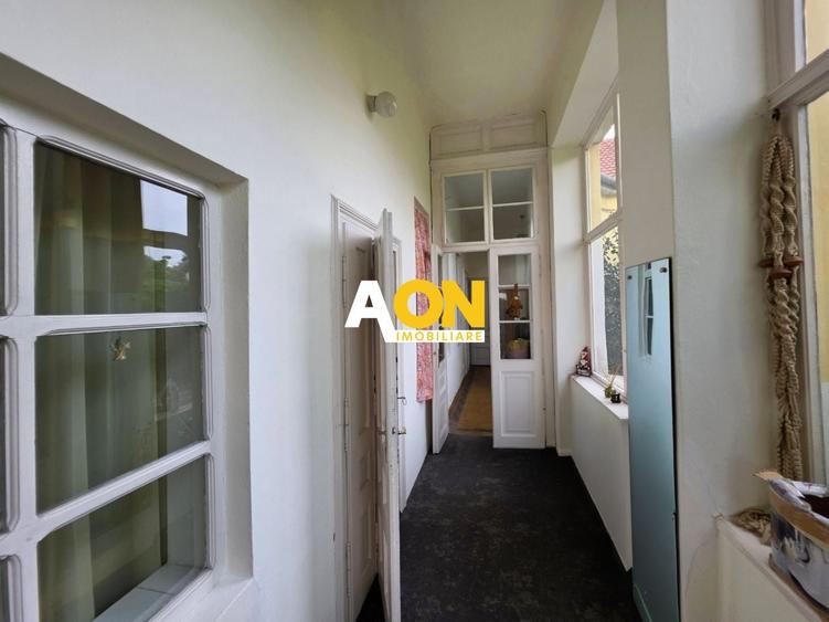 Casă individuală cu 6 camere cu Canalizare în Central