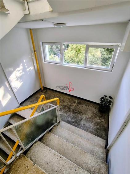 Apartament cu 3 camere semidecomandat în Titan