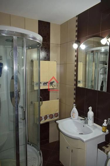 Apartament cu 3 camere decomandat în Filiași