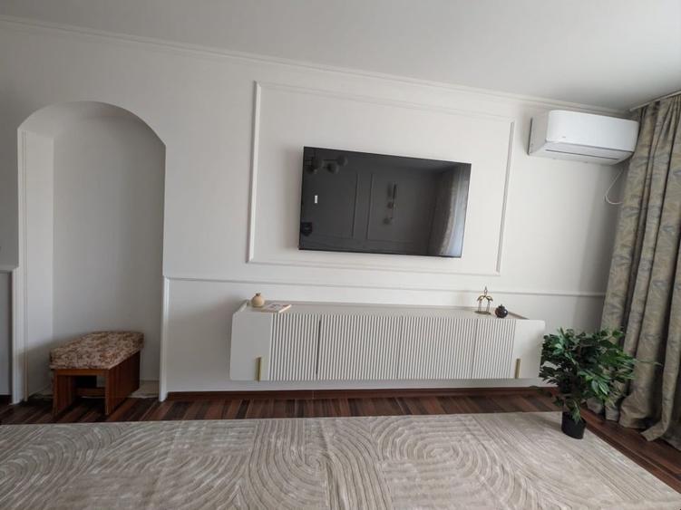 Apartament cu 3 camere semidecomandat, mobilat în Unirii Sud