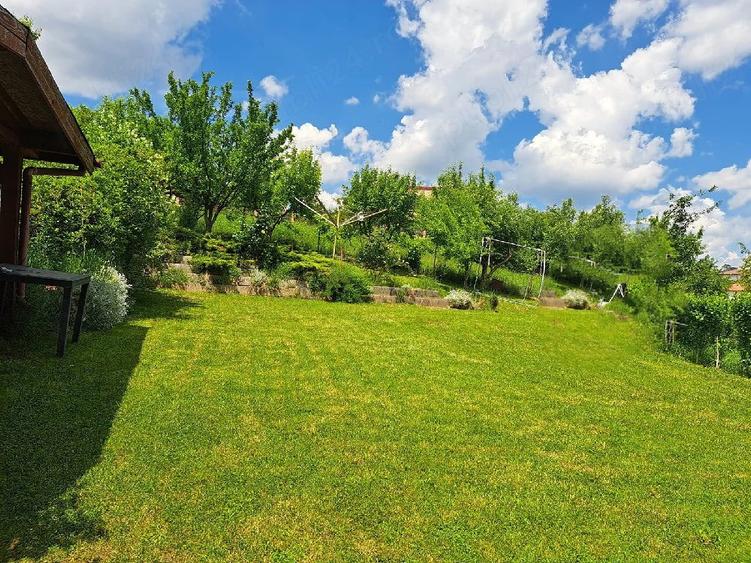 Casă cu 5 camere cu Teren 1040 Mp în Unirii