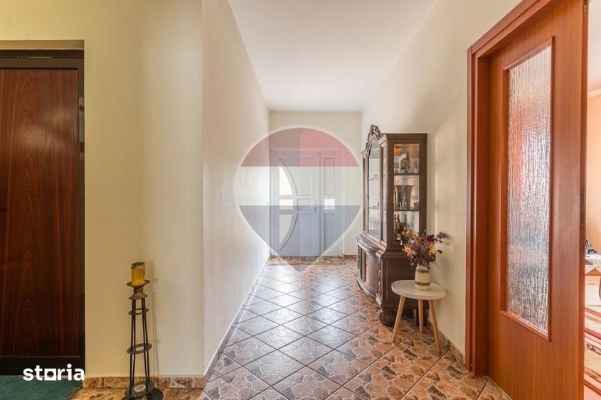 Casă cu 5 camere cu Teren 700 Mp în Galata