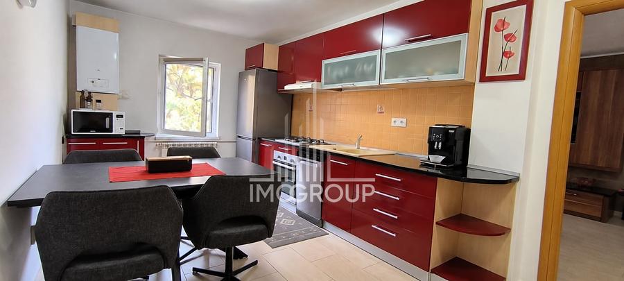 Apartament cu 4 camere decomandat în Plopilor