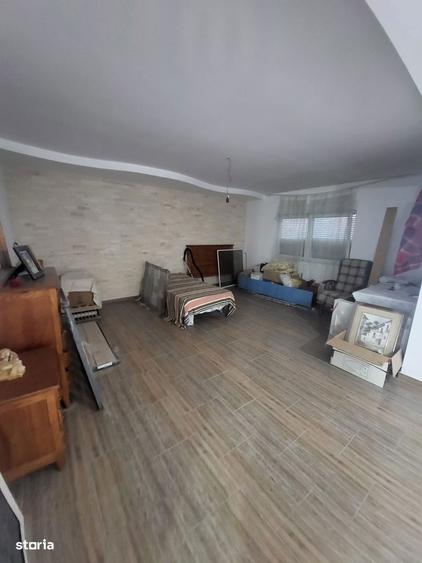 Casă cu 5 camere cu Teren 936 Mp în Central