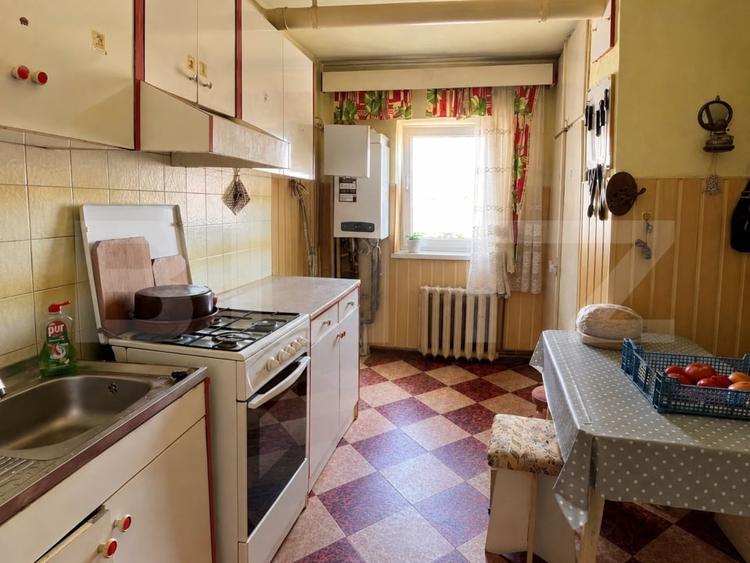 Apartament cu 3 camere decomandat, mobilat în Central