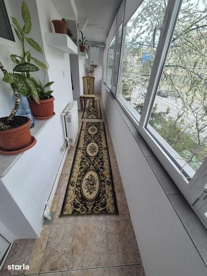 Apartament cu 3 camere semidecomandat în Central