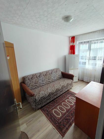 Apartament cu 2 camere semidecomandat în Piscoiu