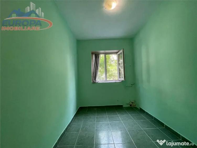 Garsonieră în Vest