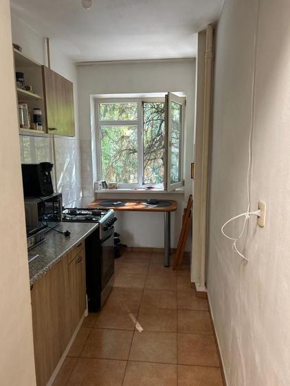 Apartament cu 2 camere semidecomandat în Berceni
