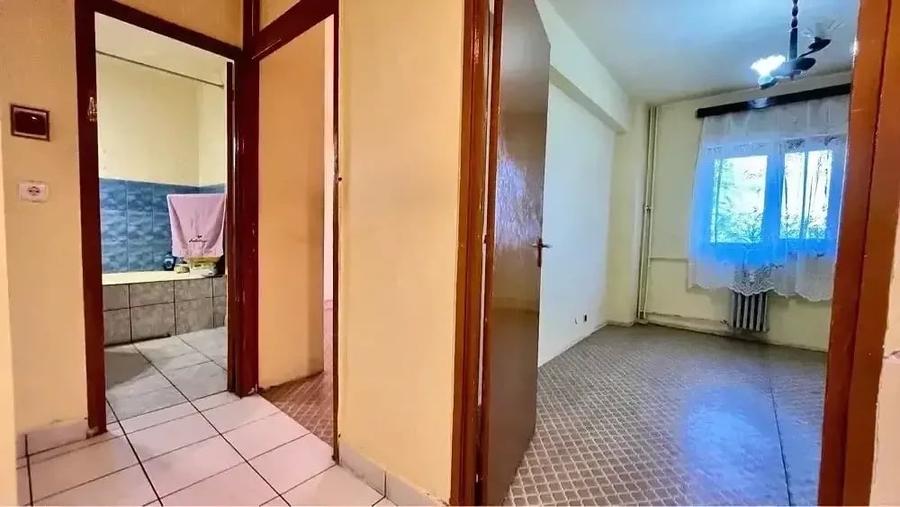 Apartament cu 4 camere decomandat în Traian