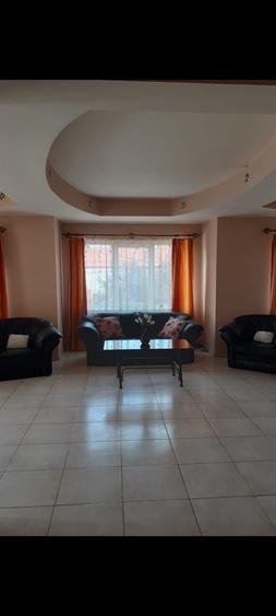 Apartament cu 3 camere în Intim