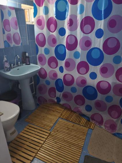 Casă cu 6 camere cu Teren 3261 Mp în Crunți