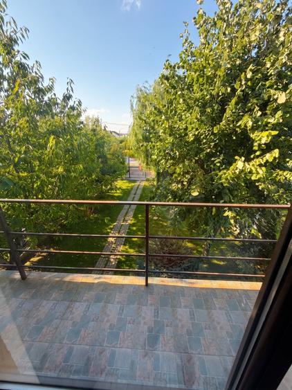 Casă individuală cu 4 camere cu Canalizare în Tunari