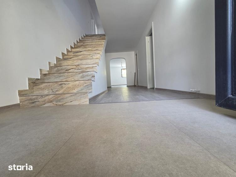 Casă cu 5 camere cu Teren 300 Mp în Babadag