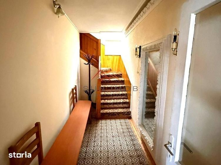 Casă cu 7 camere cu Teren 604 Mp în Poiana