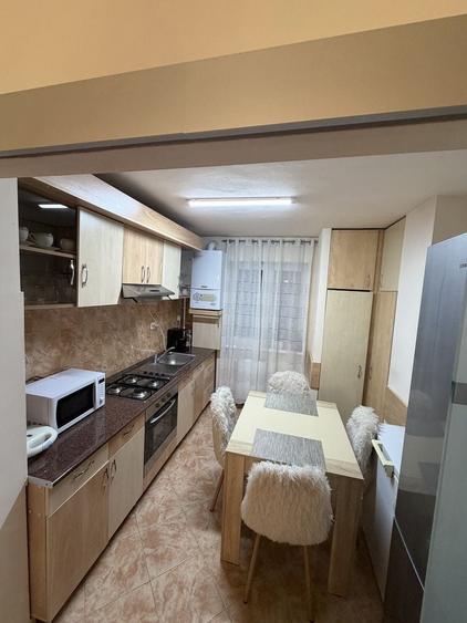 Apartament cu 3 camere decomandat în Central