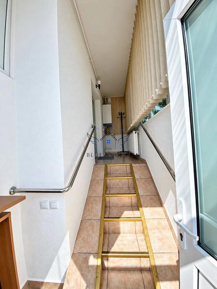 Apartament cu 4 camere semidecomandat în Calea București