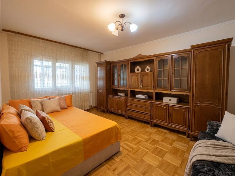 Apartament cu 3 camere decomandat, mobilat în Central