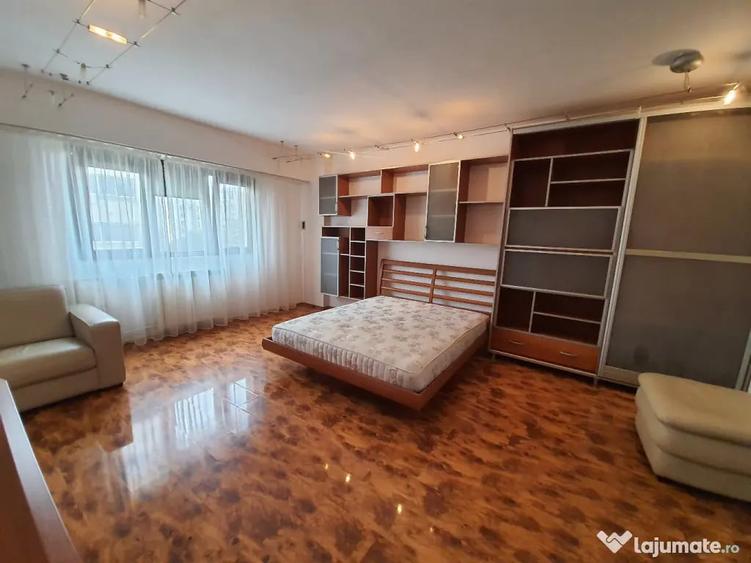 Apartament cu 3 camere decomandat în Unirii