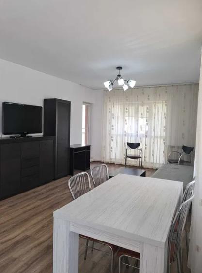 Apartament cu 3 camere semidecomandat în Tătărași