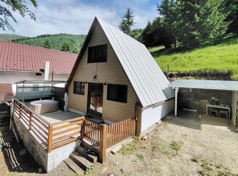 Casă cu Teren 263 Mp în Suseni