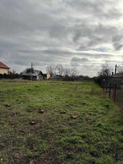 Teren de 1864 mp, în Poeni