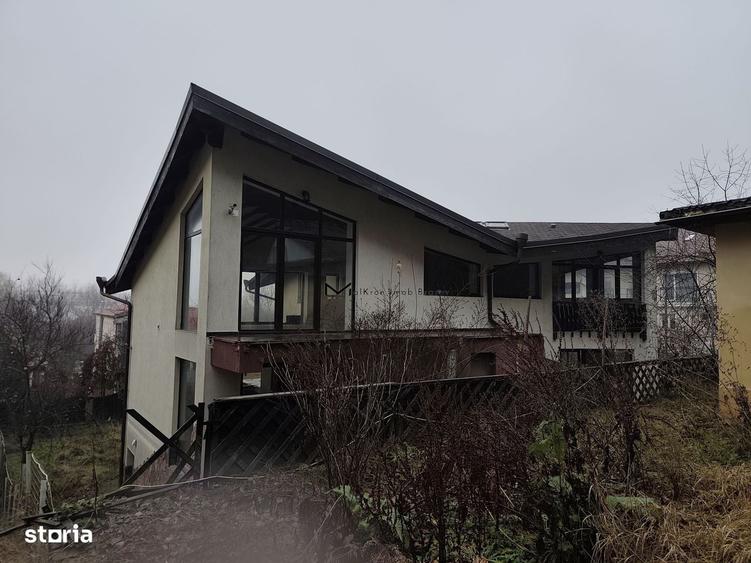 Casă cu 4 camere în Carierei