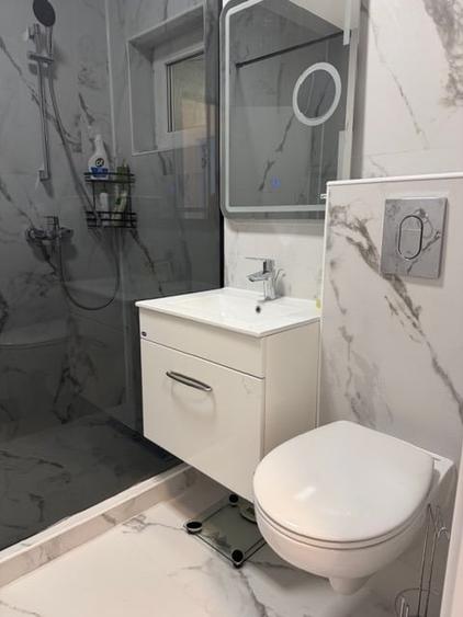 Apartament cu 3 camere decomandat, mobilat în Banu Manta