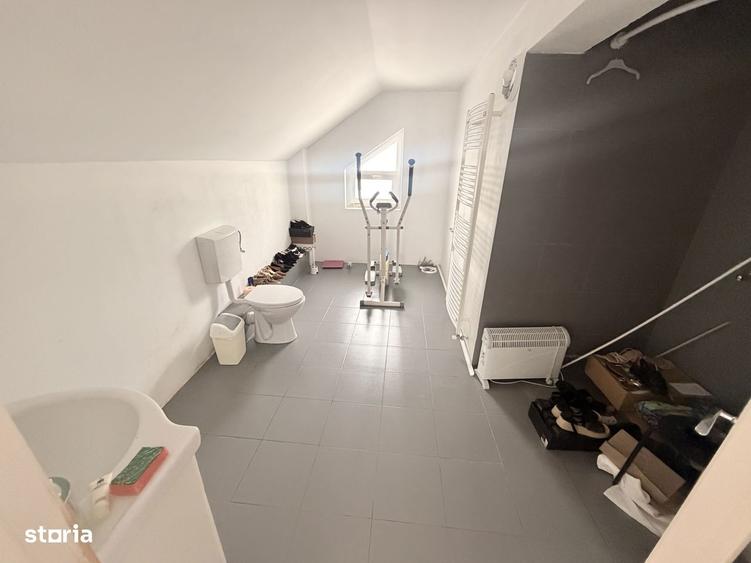 Casă cu 4 camere cu Canalizare în Central