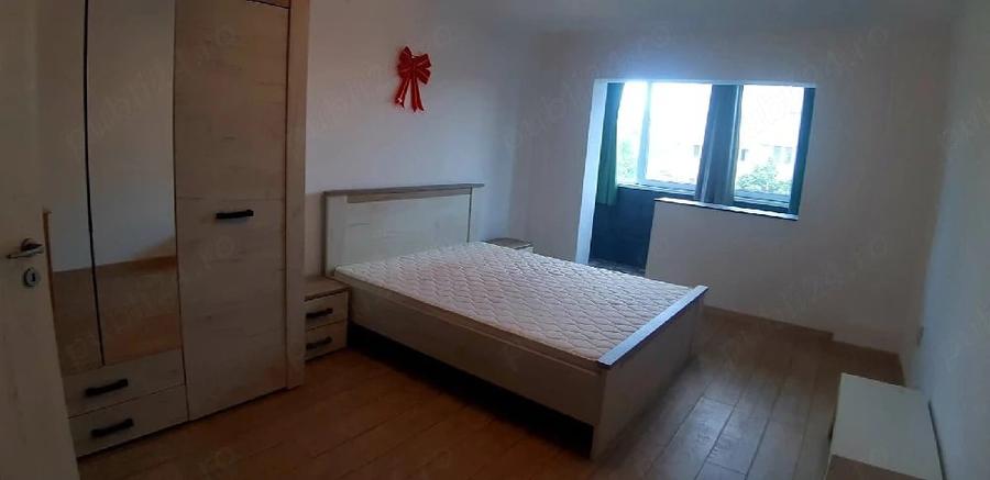 Apartament cu 3 camere decomandat în Aradului
