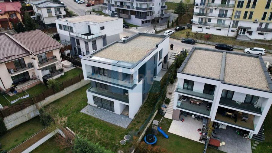 Casă cu 5 camere cu Teren 350 Mp în Câmpului